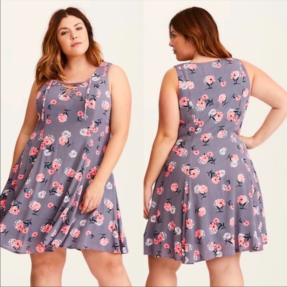 TORRID FLORAL PRINT LACE UP CRINKLE GAUZE LOOSE FIT TRAPEZE SUMMER DRESS SIZE 2
